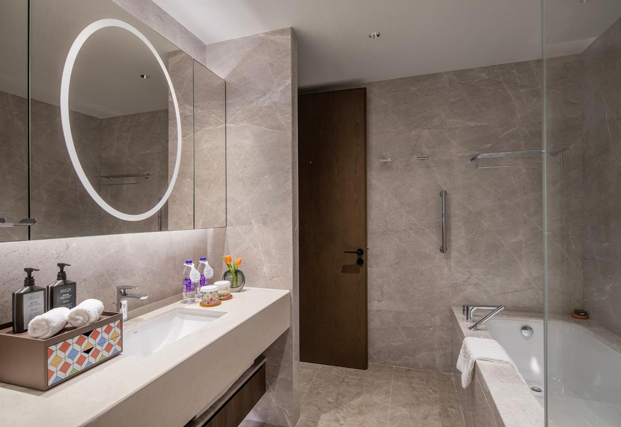 Yuexiu Hotel Guangzhou, Curio Collection By Hilton 외부 사진