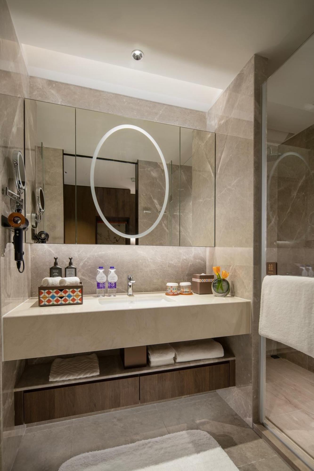 Yuexiu Hotel Guangzhou, Curio Collection By Hilton 외부 사진