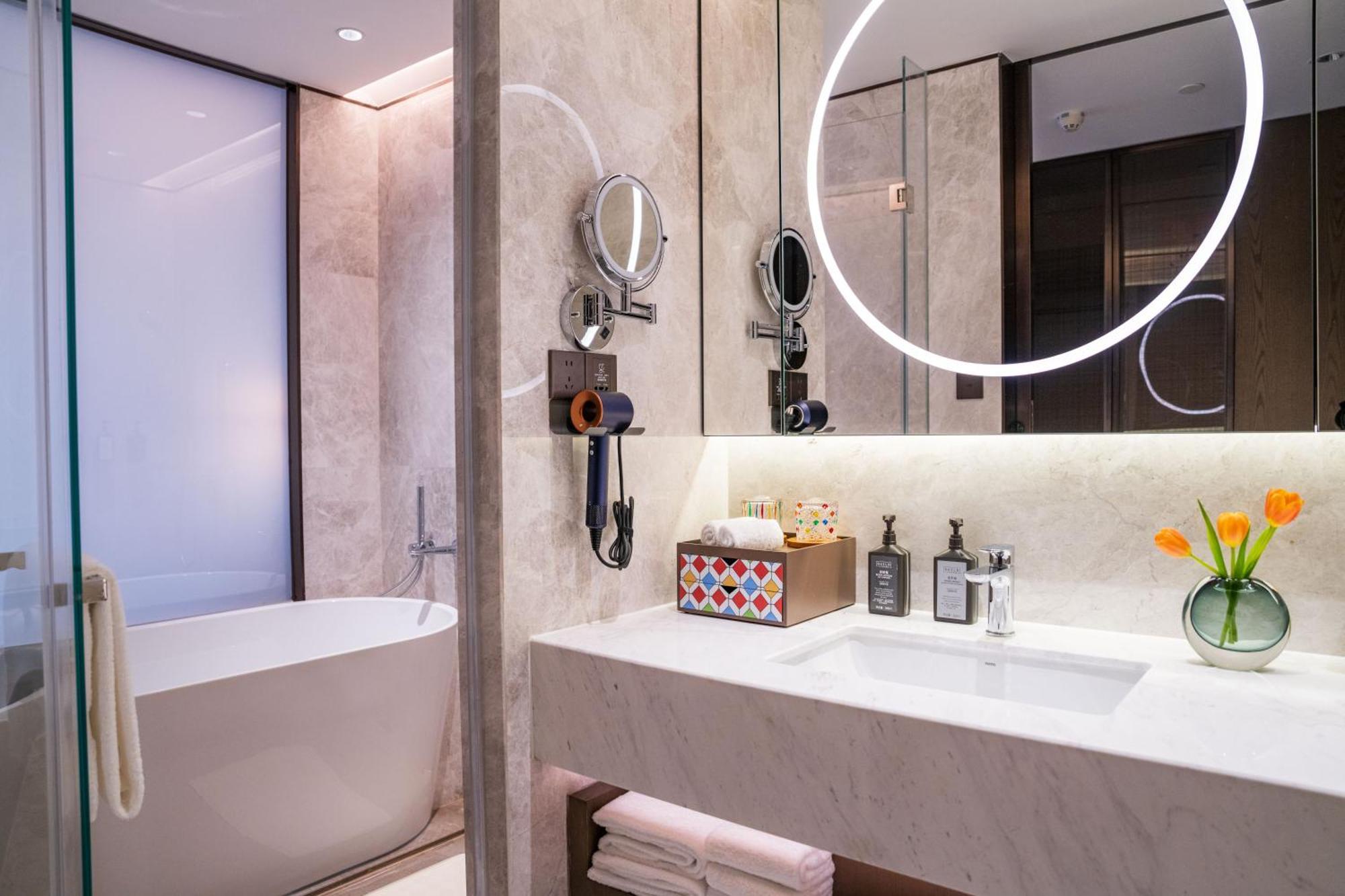 Yuexiu Hotel Guangzhou, Curio Collection By Hilton 외부 사진
